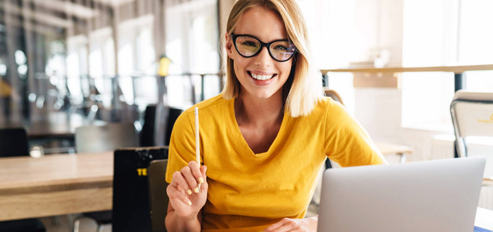 woman job laptop